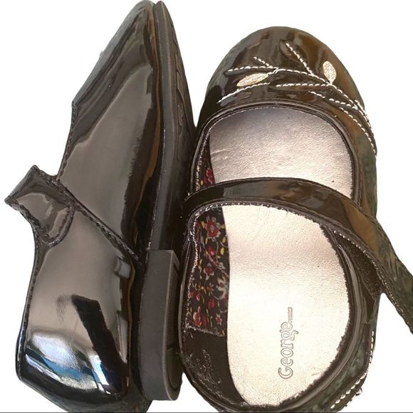 3/$15 ✨ George: Glossy Black Velcro Strap Flats - Picture 5 of 9